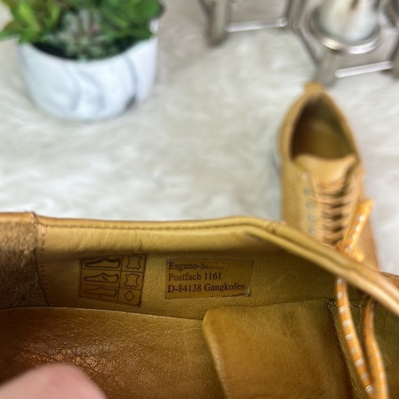 Andrea Conti Taupe/Tan Leather Distressed Wear Lived In Finish Size EU 37 - Picture 10 of 14